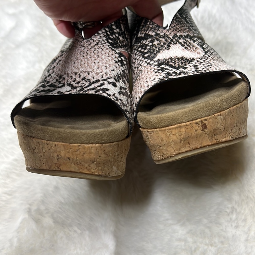 Pierre Dumas Snake Print Wedges. Size 6 - image 4